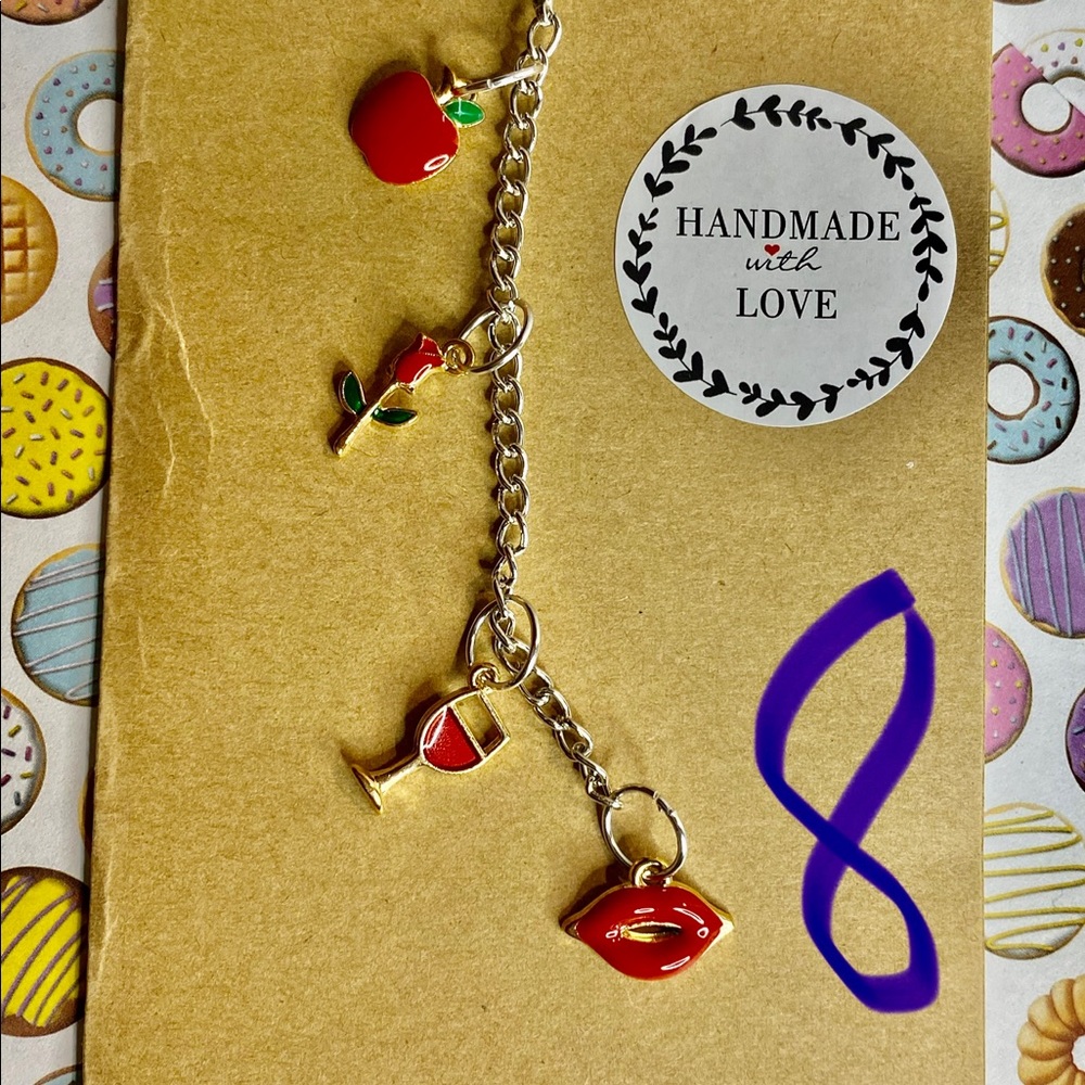 Charm: agenda, keys, cell, purse